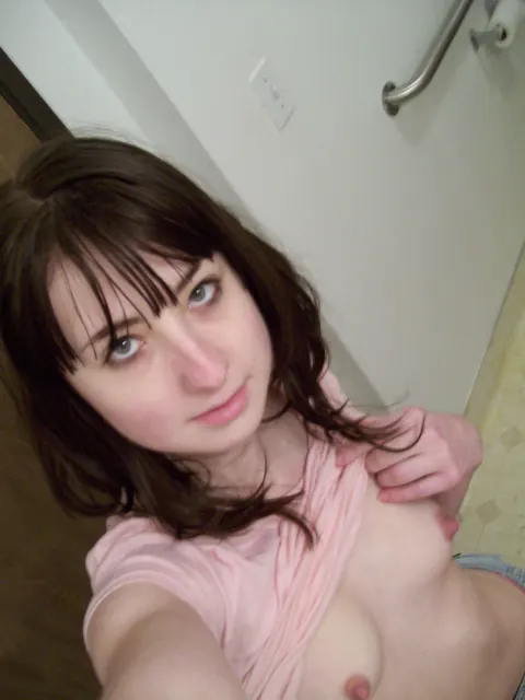 Becka Lynn: Slim Brunette in Shorts Spreads Her Pussy in Selfie – photo 10 of 20