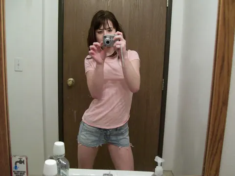 Becka Lynn: Slim Brunette in Shorts Spreads Her Pussy in Selfie – photo 8 of 20