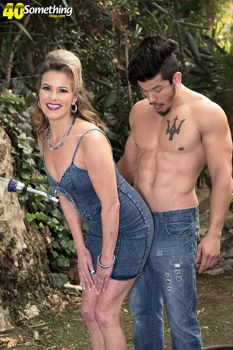 Payton Parker: Thick MILF Gets Fucked Doggy Style in Her Skirt Outdoors – photo 9 of 16