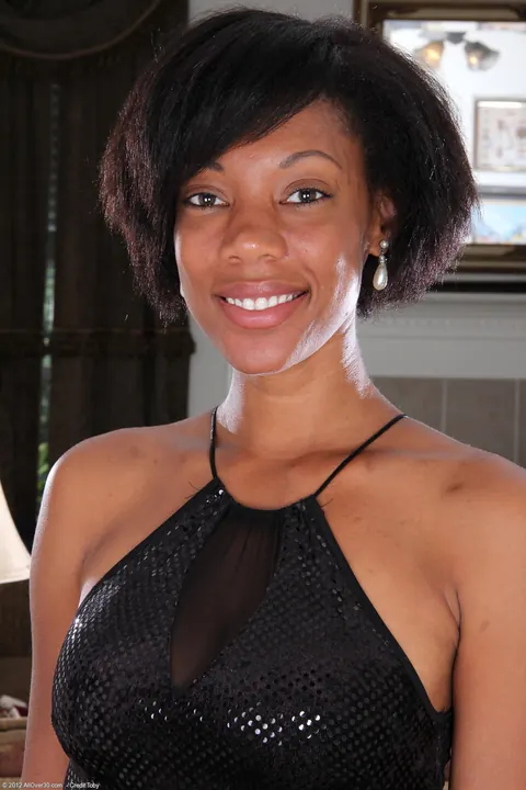 Ebony MILF in Heels Strips Off Her Dress and Spreads Her Pussy – photo 1 of 21