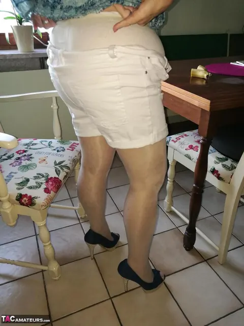 European BBW Masturbates with a Banana on a Kitchen Chair – photo 18 of 19