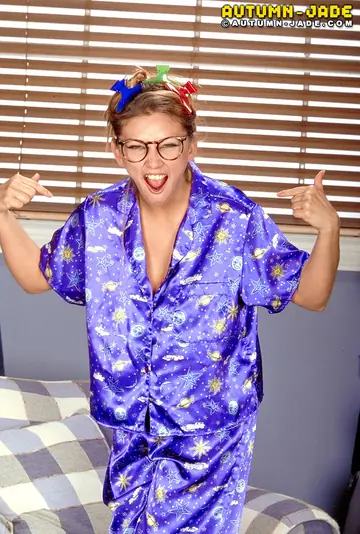 Autumn Jade – Petite Blonde MILF Squeezes Her Big Tits and Fingers Herself in Glasses