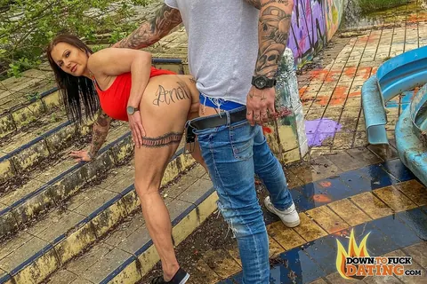 PAWG MILF Takes Anal Doggy Outdoors – photo 7 of 20