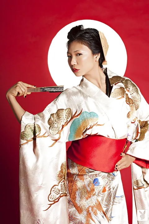 Hiromi Oshima: Asian Brunette Slips Off Her Kimono Robe to Reveal Her Big Tits – photo 1 of 16