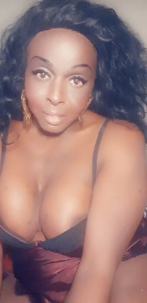 Ebony Trans MILF Reveals Her Big Tits and Cock – photo 11 of 14