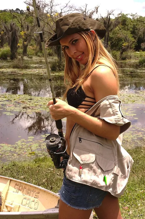 Thick Latina Blonde Strips Out of Her Shorts on a Boat – photo 3 of 20