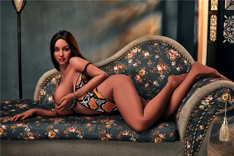 Tanned Woman Strips Out of Her Bikini and Poses Nude – photo 5 of 21