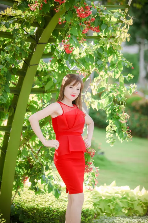 Thick Asian Redhead Poses in a Dress and Heels on the Beach – photo 3 of 21