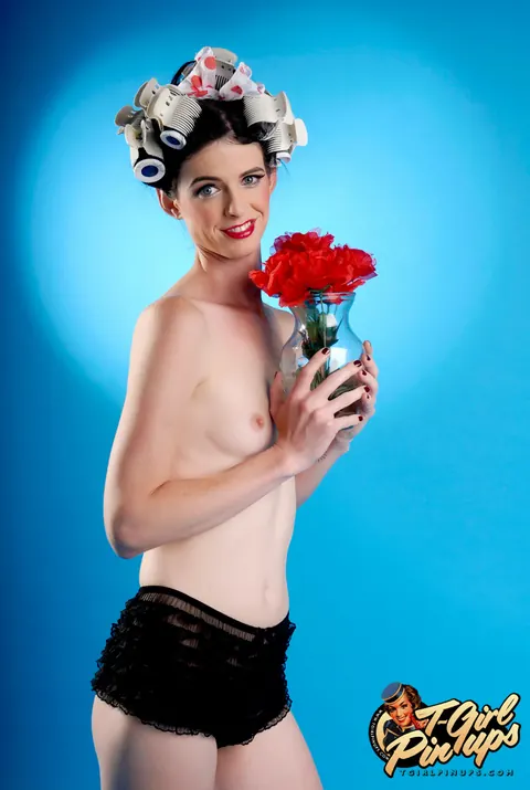 Trans Woman Undresses and Poses Nude in Pinup Style – photo 8 of 12