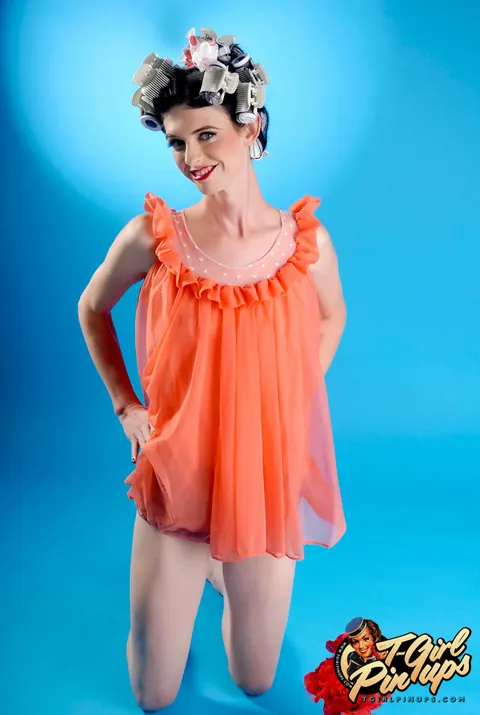 Trans Woman Undresses and Poses Nude in Pinup Style – photo 3 of 12