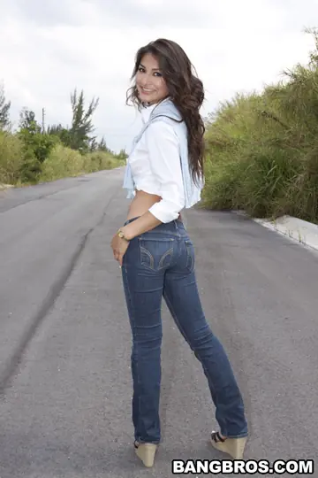 AJ Estrada – Thick Latina Strips Off Her Jeans and Lingerie Outdoors