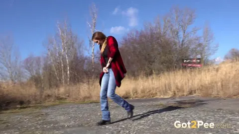 Cynthia Vellons: Blonde Czech MILF Pulls Down Her Jeans and Pees Outdoors – photo 14 of 15