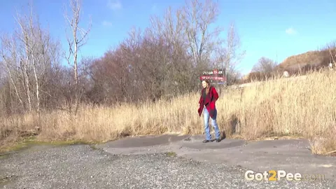 Cynthia Vellons: Blonde Czech MILF Pulls Down Her Jeans and Pees Outdoors – photo 3 of 15