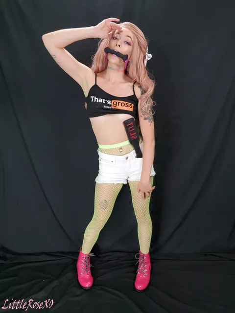 Blonde Poses in Fishnet Tights, Shorts and High Heels – photo 13 of 20