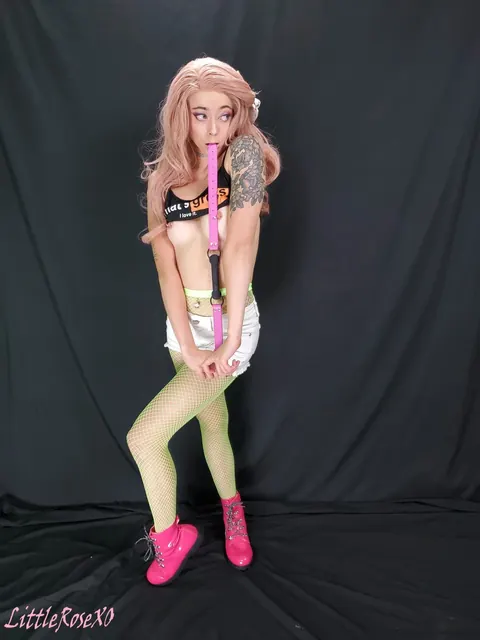 Blonde Poses in Fishnet Tights, Shorts and High Heels – photo 10 of 20