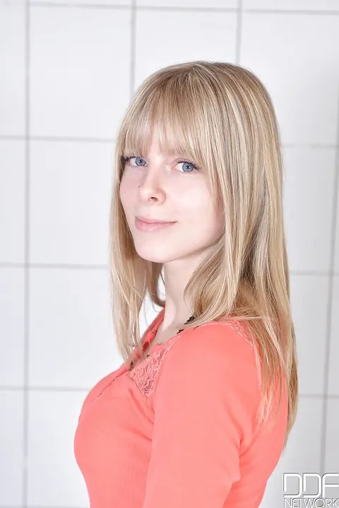 Bianka Brill: Petite Blonde Spreads Her Shaved Pussy in Boots and Jeans – photo 2 of 16
