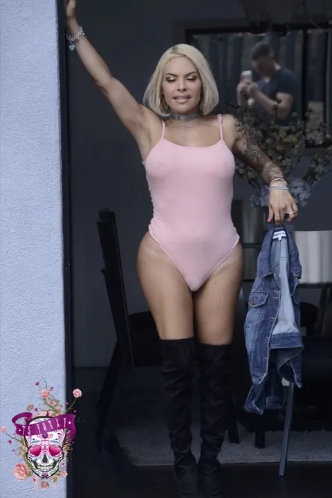 Trans Woman Poses Nude with Hands on Hips – photo 6 of 16