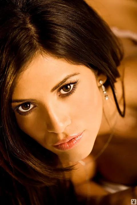 Hope Dworaczyk: Tall Brunette MILF Reveals Her Enhanced Tits and Spreads – photo 5 of 16