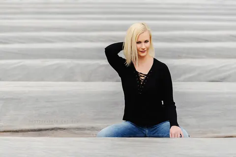 Short-Haired Blonde in Jeans and Glasses Poses Outdoors – photo 8 of 15