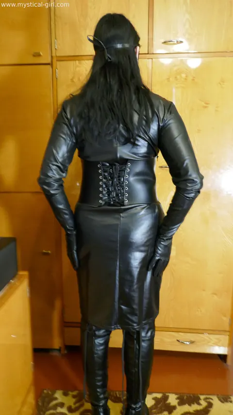 Brunette in Leather, Stockings and Heels Spreads While Bound – photo 11 of 16