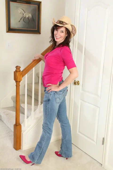 Celeste Carpenter: PAWG MILF Shows Off Her Tattooed Body and Spreads Wide – photo 2 of 21