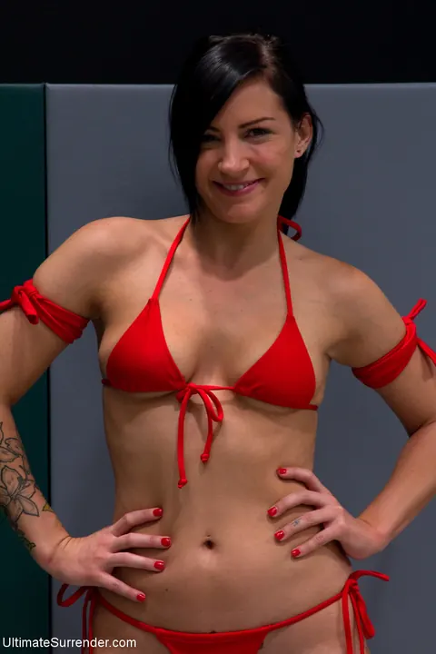 Dee Williams: Tall Blonde in a Bikini Gets Restrained for Lesbian Bondage – photo 3 of 21