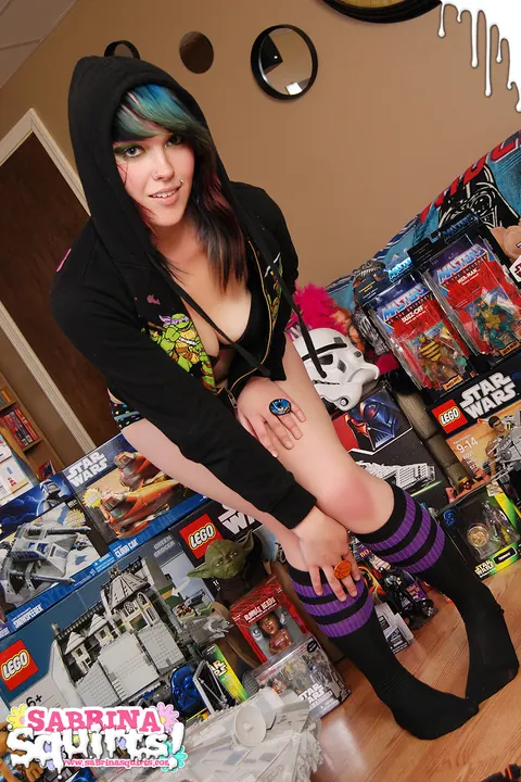 Sabrina Squirts: Amateur PAWG in Panties and Socks Poses with Sci-Fi Collection – photo 9 of 12