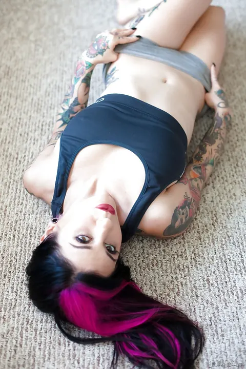 Joanna Angel: Thick Brunette MILF Pulls Panties Aside and Spreads Her Pussy Outdoors – photo 7 of 16