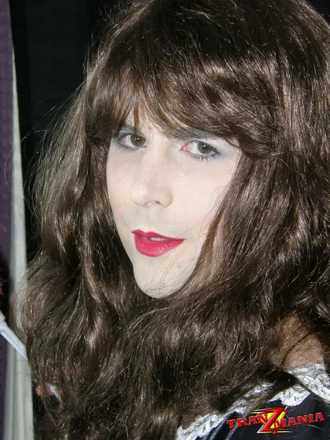 Trans Woman Strips Nude, Kneels and Arches Back Sharply – photo 3 of 15