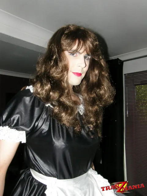 Trans Woman Strips Nude, Kneels and Arches Back Sharply – photo 15 of 15