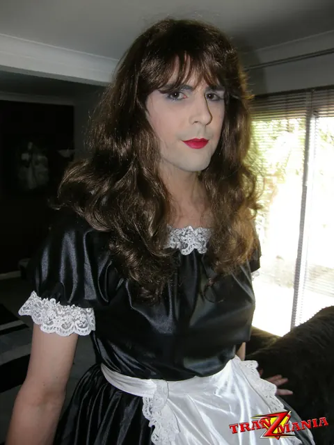 Trans Woman Strips Nude, Kneels and Arches Back Sharply – photo 11 of 15