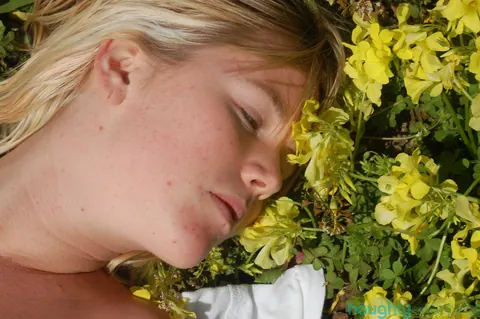Eve Kisa: Curvy Blonde Bares All and Fingers Her Hairy Bush Outdoors – photo 15 of 21