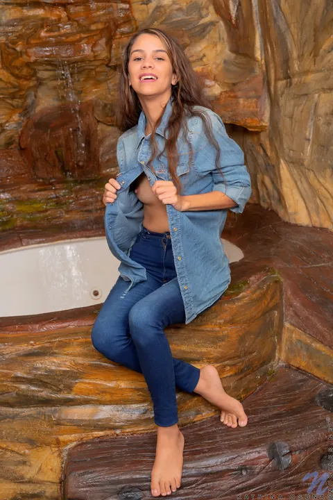 Katrina Osuna: Petite Curly Latina Undresses Outdoors at the Spa – photo 4 of 21