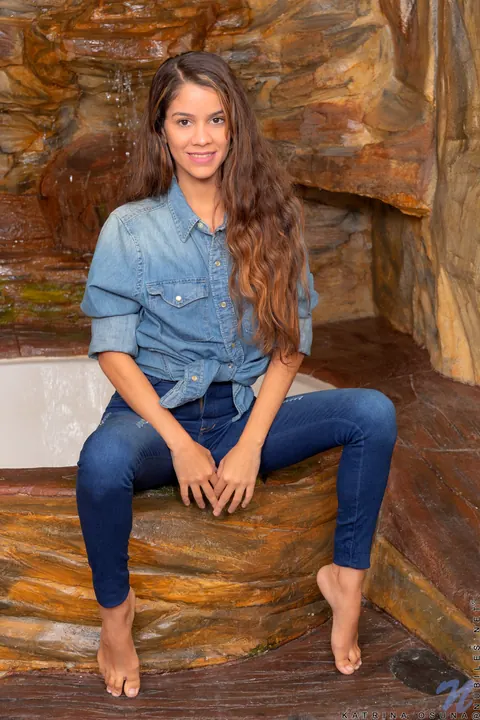 Katrina Osuna: Petite Curly Latina Undresses Outdoors at the Spa – photo 3 of 21