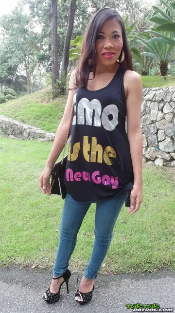 Nang – Thai Brunette with Big Tits Deepthroats and Rides Outdoors
