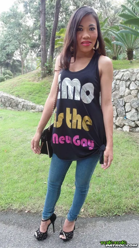 Nang: Thai Brunette with Big Tits Deepthroats and Rides Outdoors – photo 1 of 20