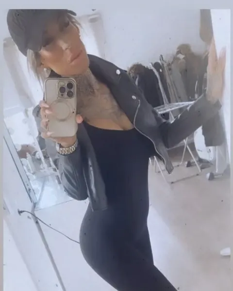 Busty Blonde with Glasses and Tattoos Takes Mirror Selfies Outdoors – photo 10 of 17