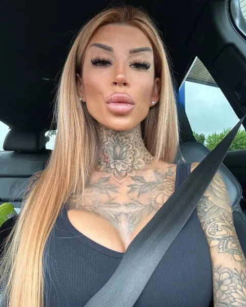 Busty Blonde with Glasses and Tattoos Takes Mirror Selfies Outdoors – photo 16 of 17