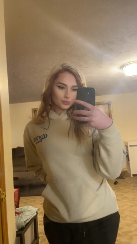 Blake Blossom: Skinny Blonde Poses in Jeans and Panties for Selfies – photo 20 of 20