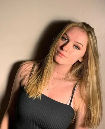 Blake Blossom – Skinny Blonde Poses in Jeans and Panties for Selfies