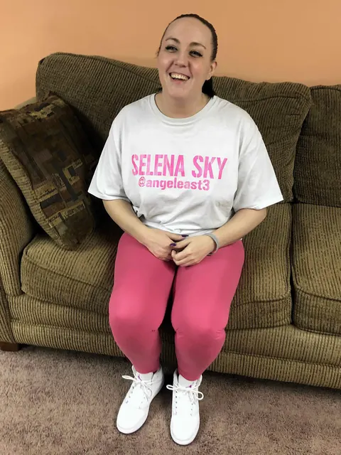 Selena Sky: Tall Latina MILF Rips Yoga Pants and Uses a Dildo – photo 2 of 20
