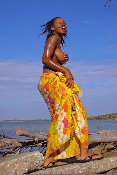 Ebony Babe with Big Tits Oils Up and Spreads Outdoors – photo 6 of 20