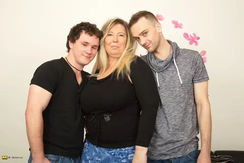Jana Bendova: British BBW in Stockings Fucks in a Threesome – photo 1 of 16