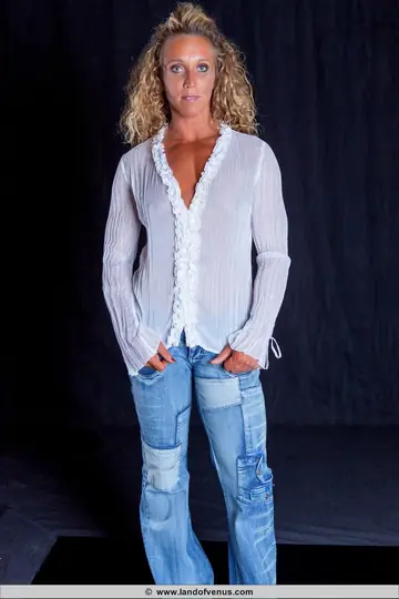 Blonde PAWG Bodybuilder Strips Out of Her Jeans and Poses Topless