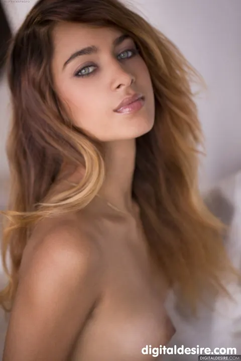 Uma Jolie: Woman with Small Natural Tits and Tattoos Poses Nude – photo 17 of 21