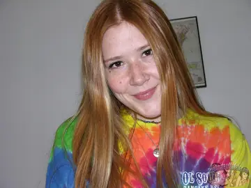 Harper Red – Natural Redhead Strips for Her First Show and Gives a Handjob