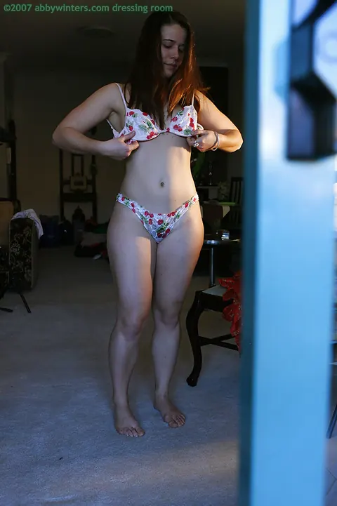Thick MILF in Lingerie Covers Her Hairy Pussy – photo 9 of 16