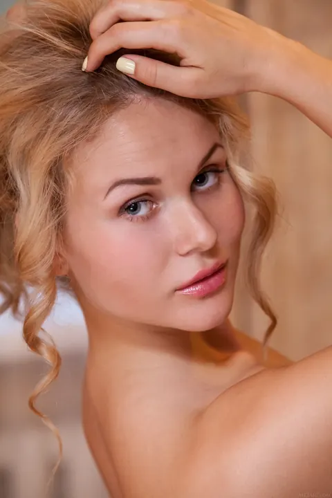 Caroline Abel: Ukrainian Curly Brunette Shows Her Big Natural Tits in the Bedroom – photo 19 of 20