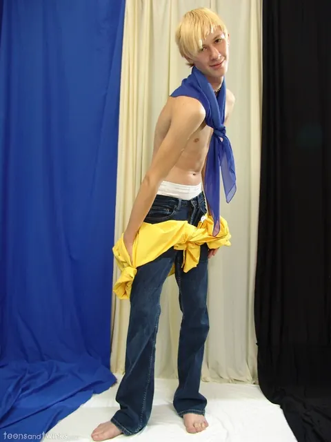 Hairy Man Performs a Striptease and Strokes His Uncut Cock – photo 4 of 21