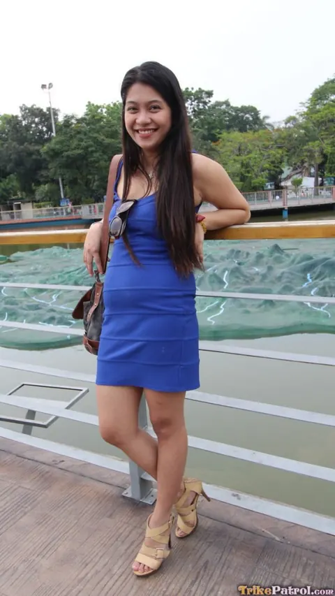 Asian Woman Spreads Her Legs Naked Outdoors – photo 1 of 21